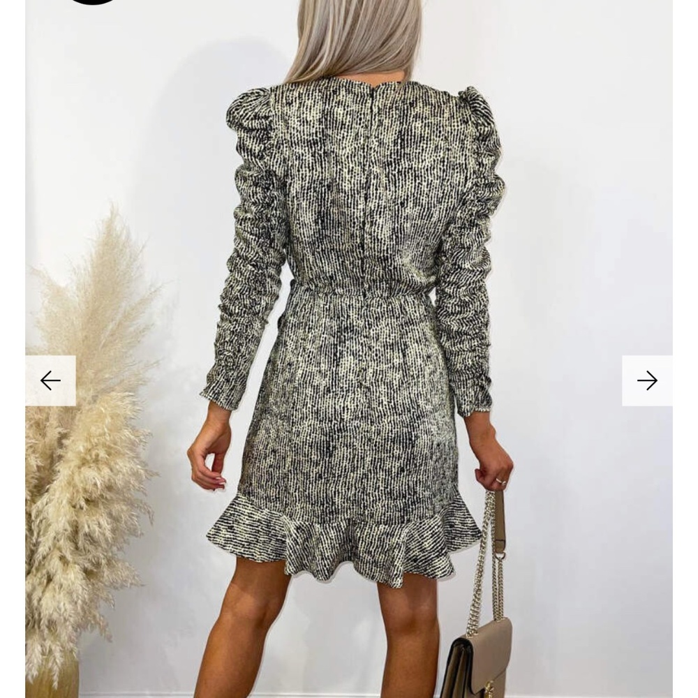 AX Paris Green Printed Ruched Sleeve Frill Hem Dress - Picture 5 of 11